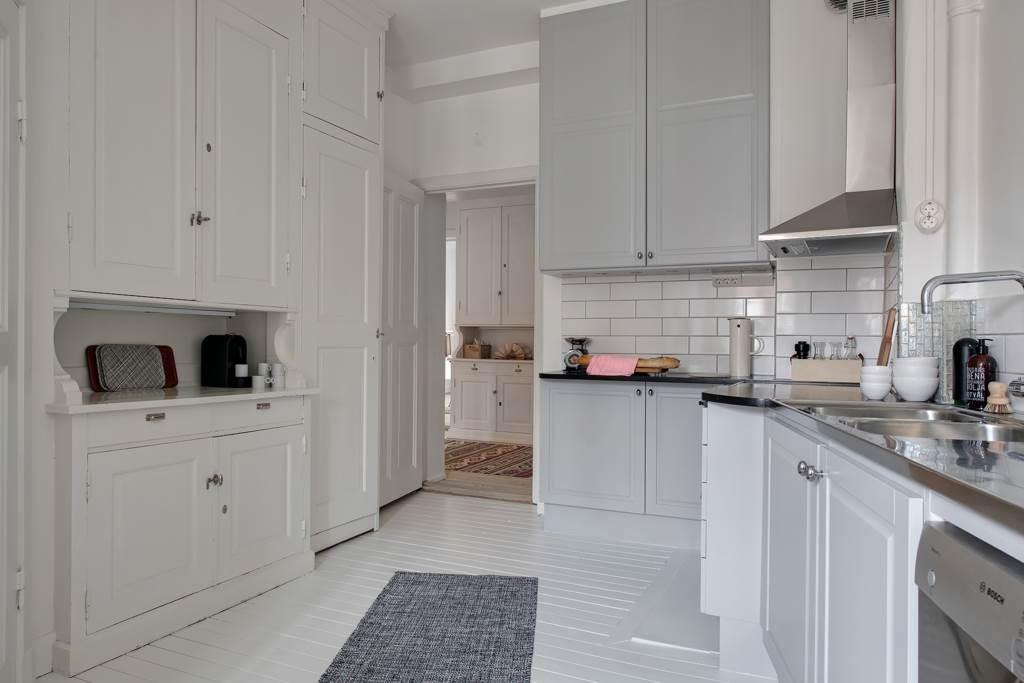 Trevligt disponerat kök med originalplanlösningen