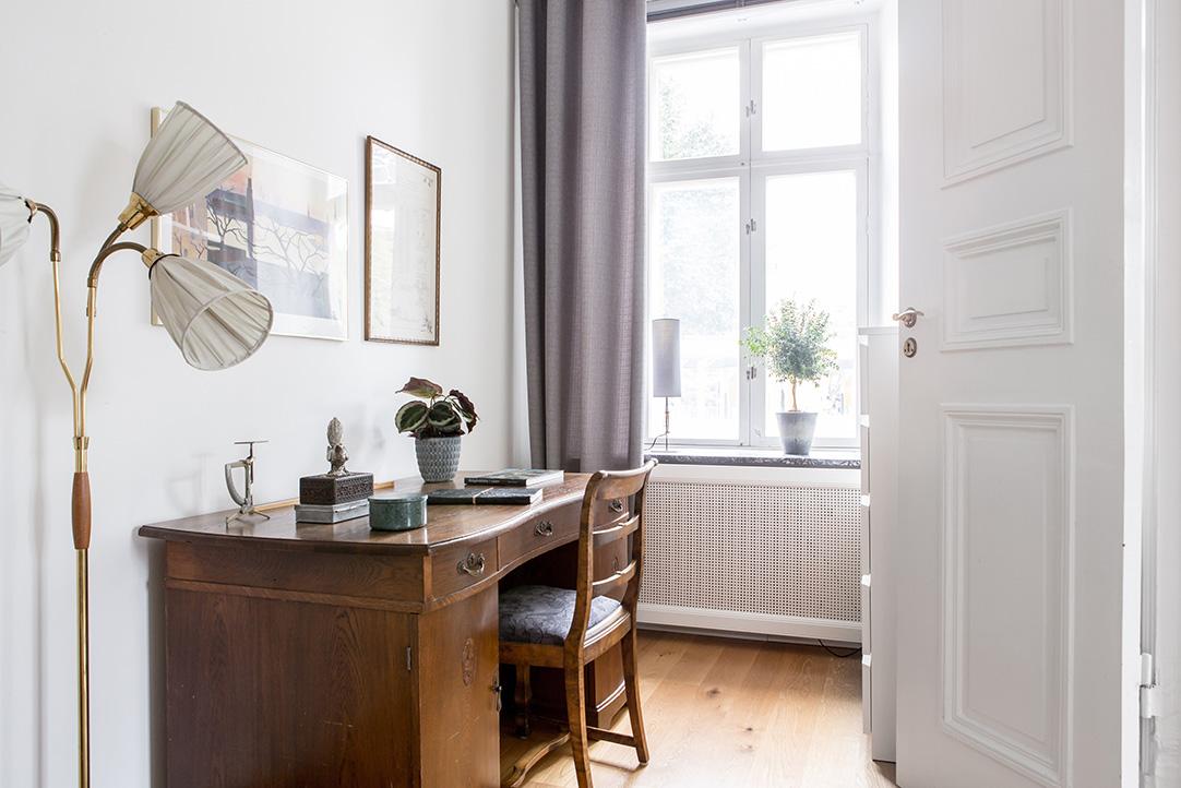 En vägg har skapat två mindre sovrum i stället för ett stort