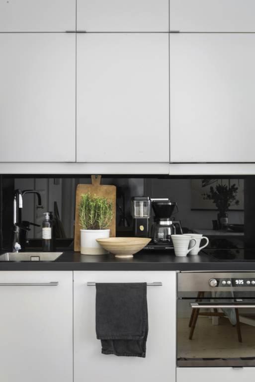 Riktigt fräscht kök med ny bänkskiva och ny zink