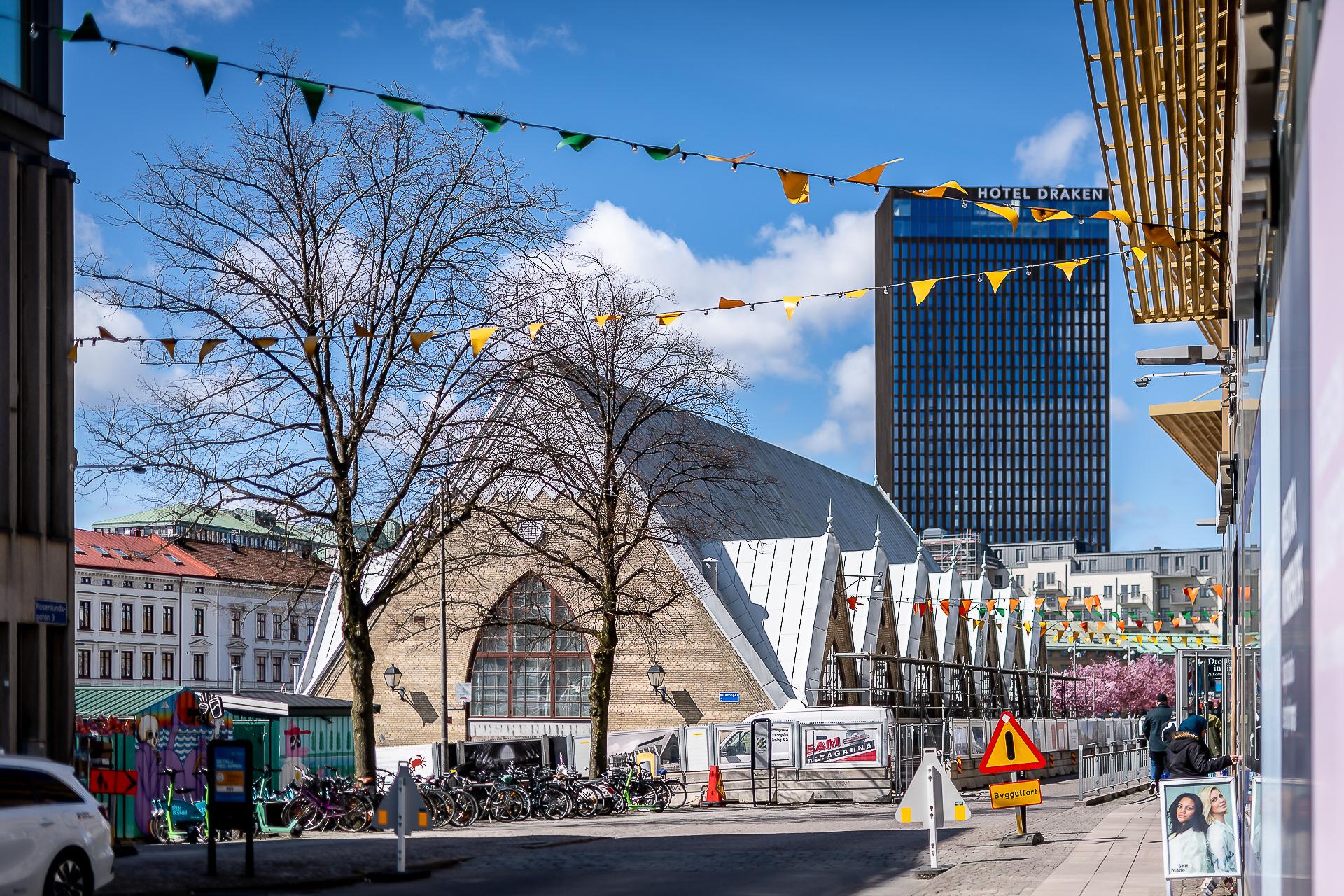 Feskekörkan och kommande Hotell Draken i samma bild, det bubblar ordentligt i närområdet