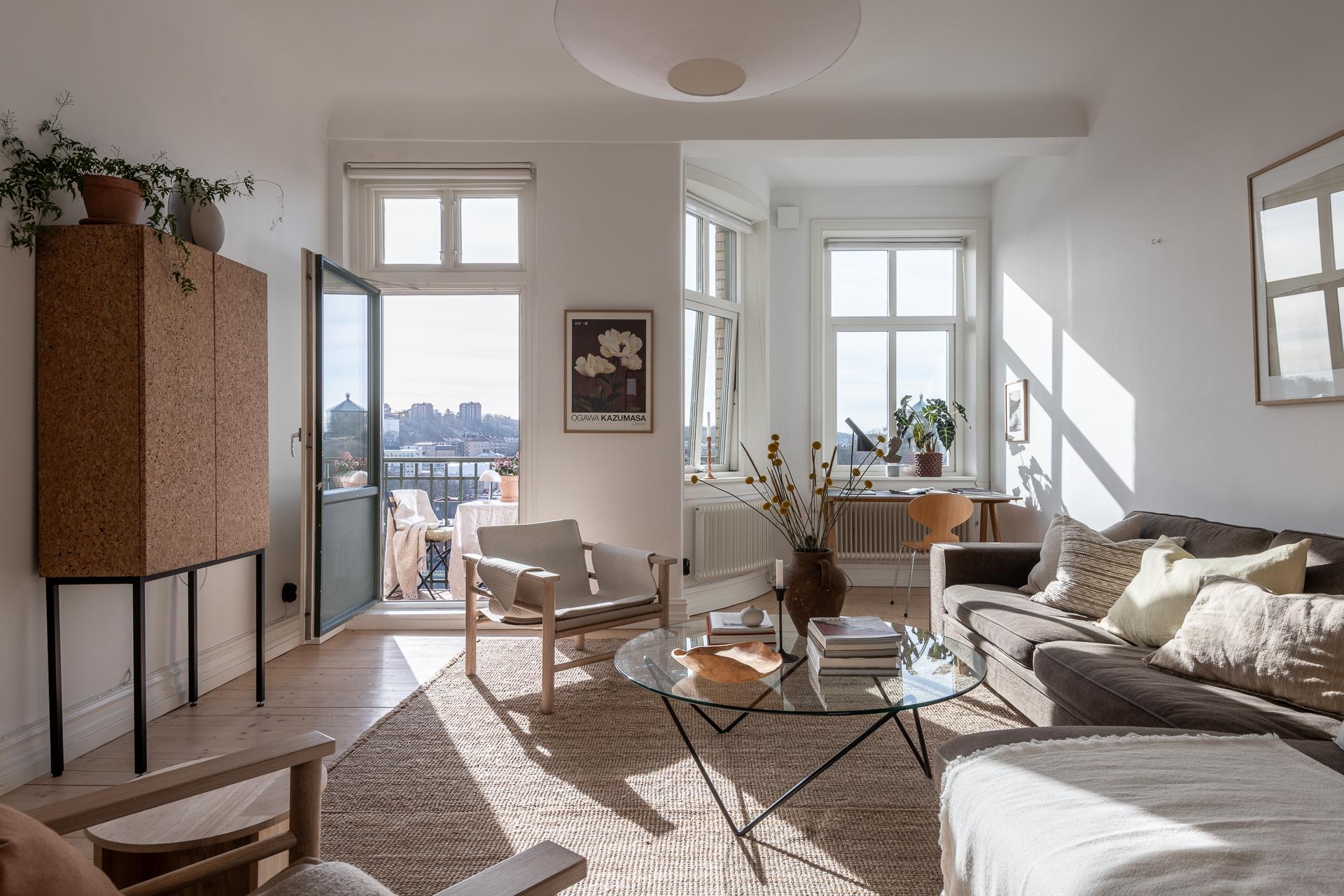 Balkongdörren öppnas inåt för effektivare balkonganvändning