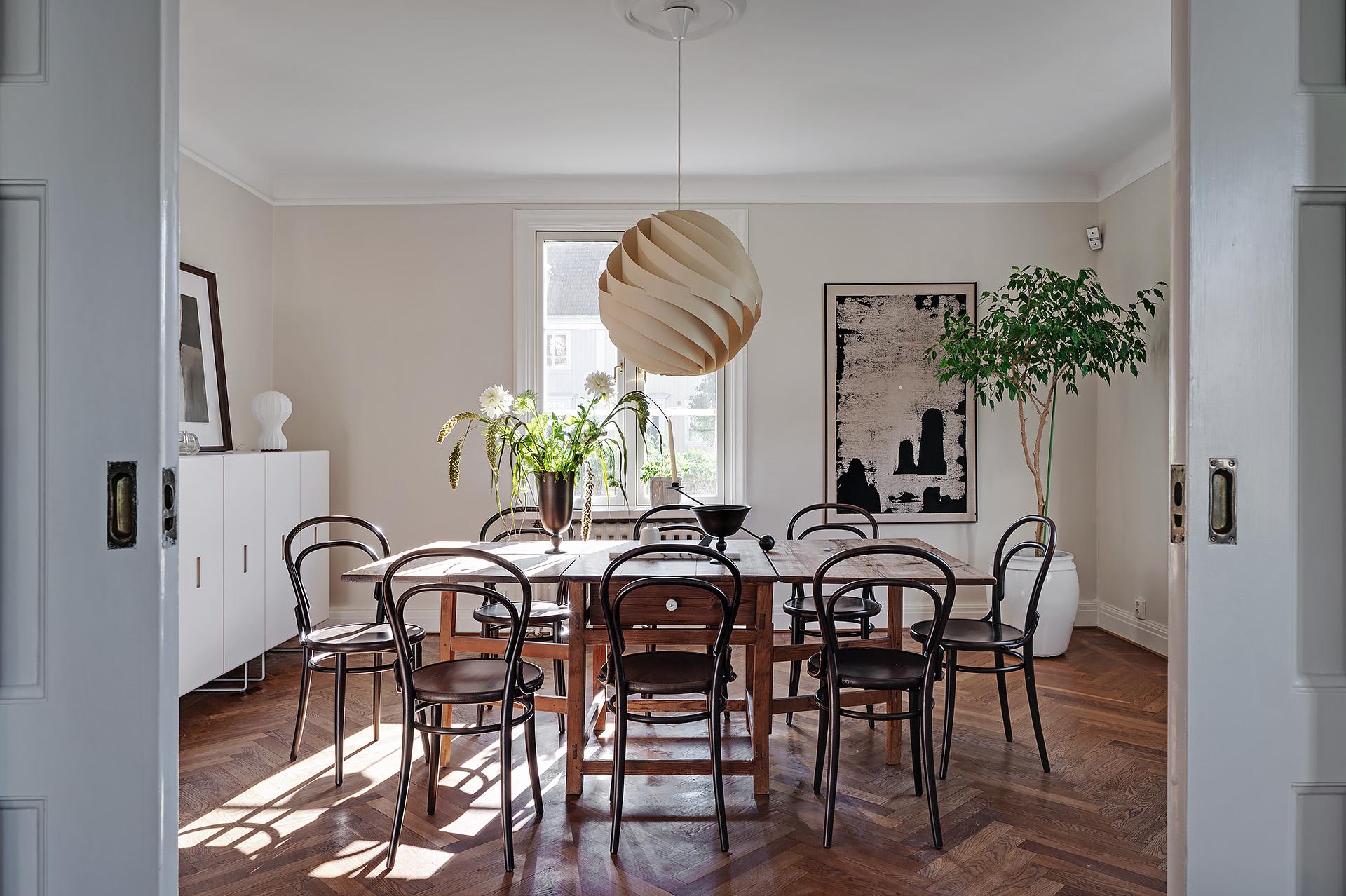 Matsal i anslutning till vardagsrummet