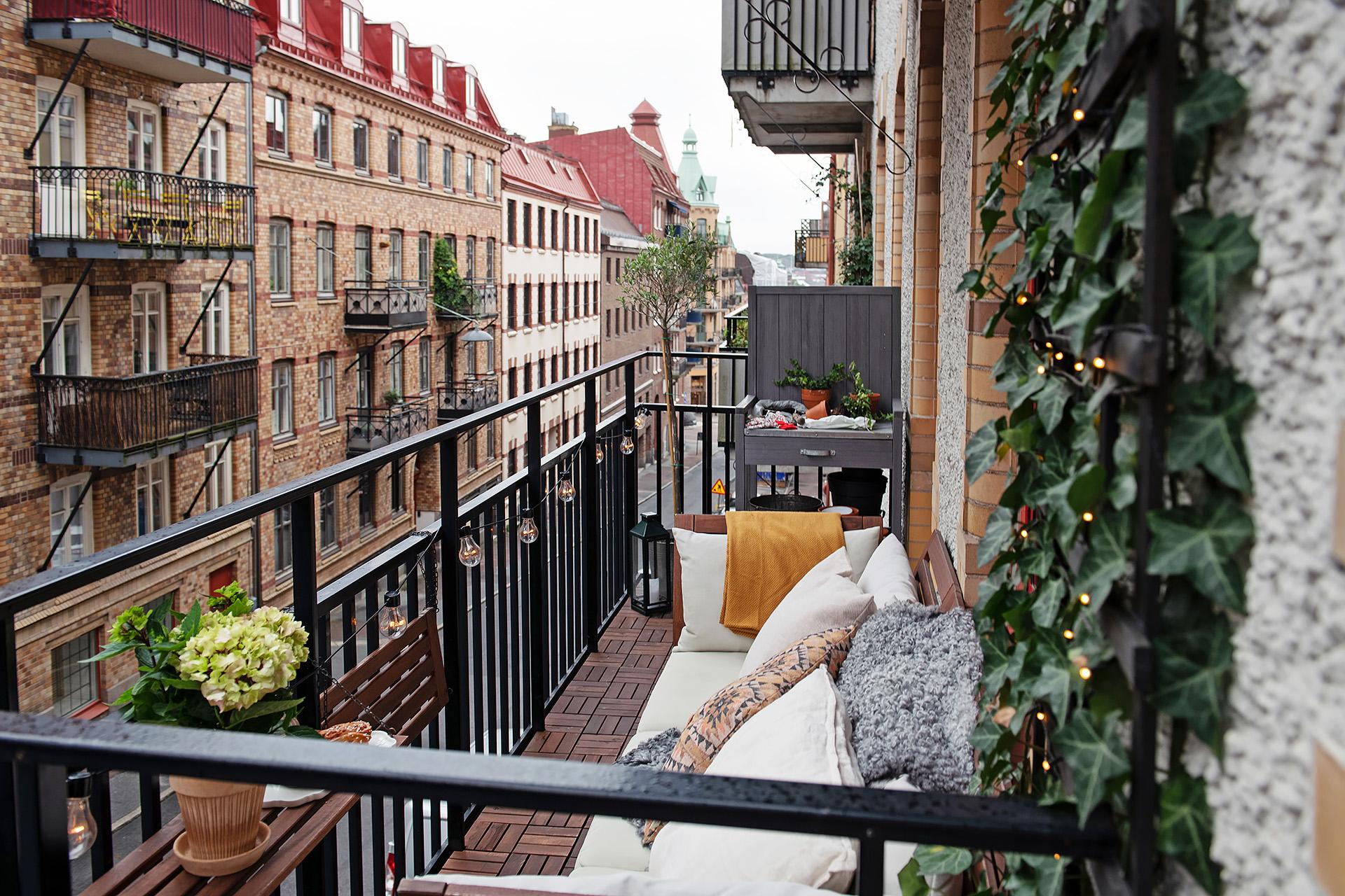 Stor balkong i västerläge