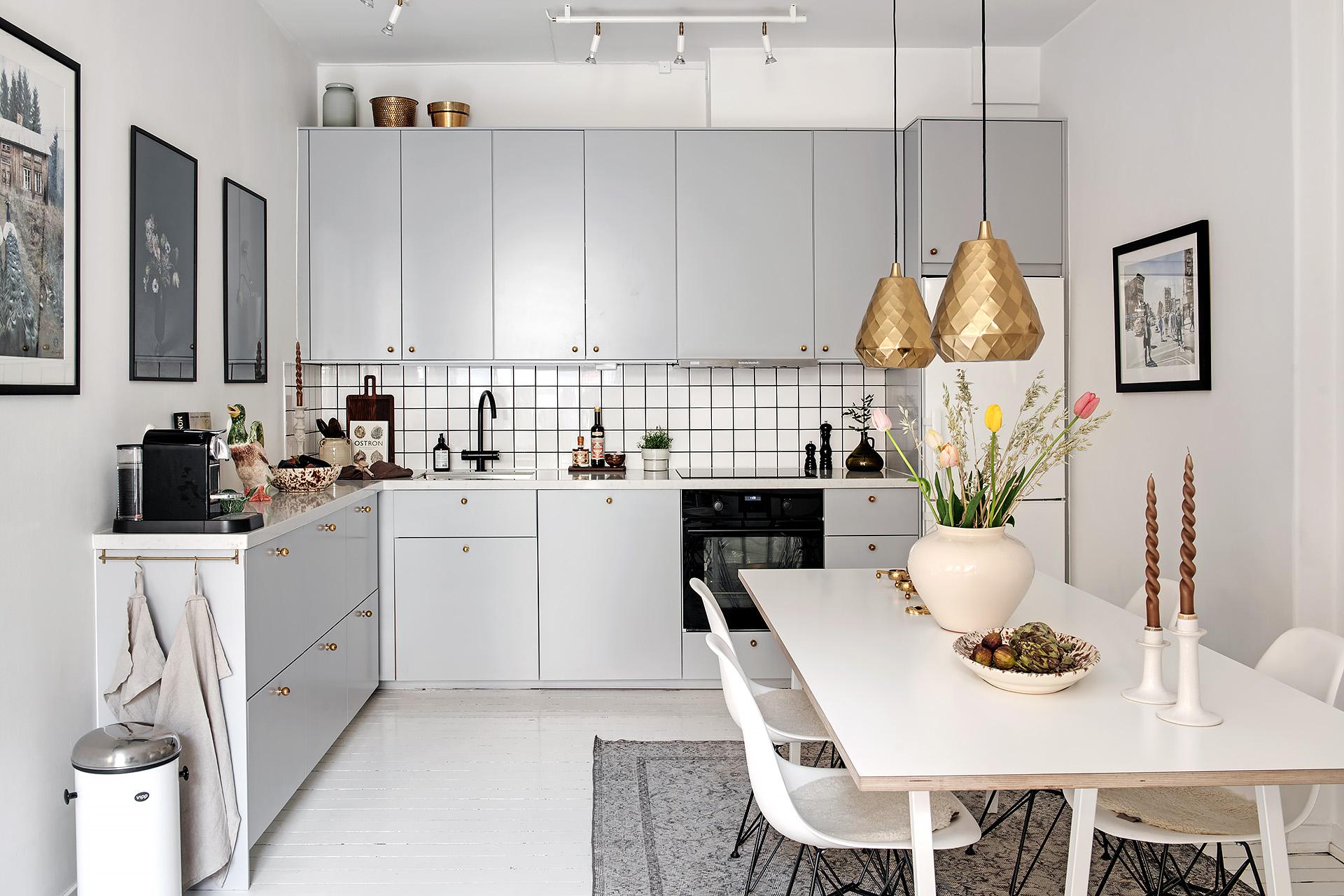 Köket är nyrenoverat med diskmaskin från Miele