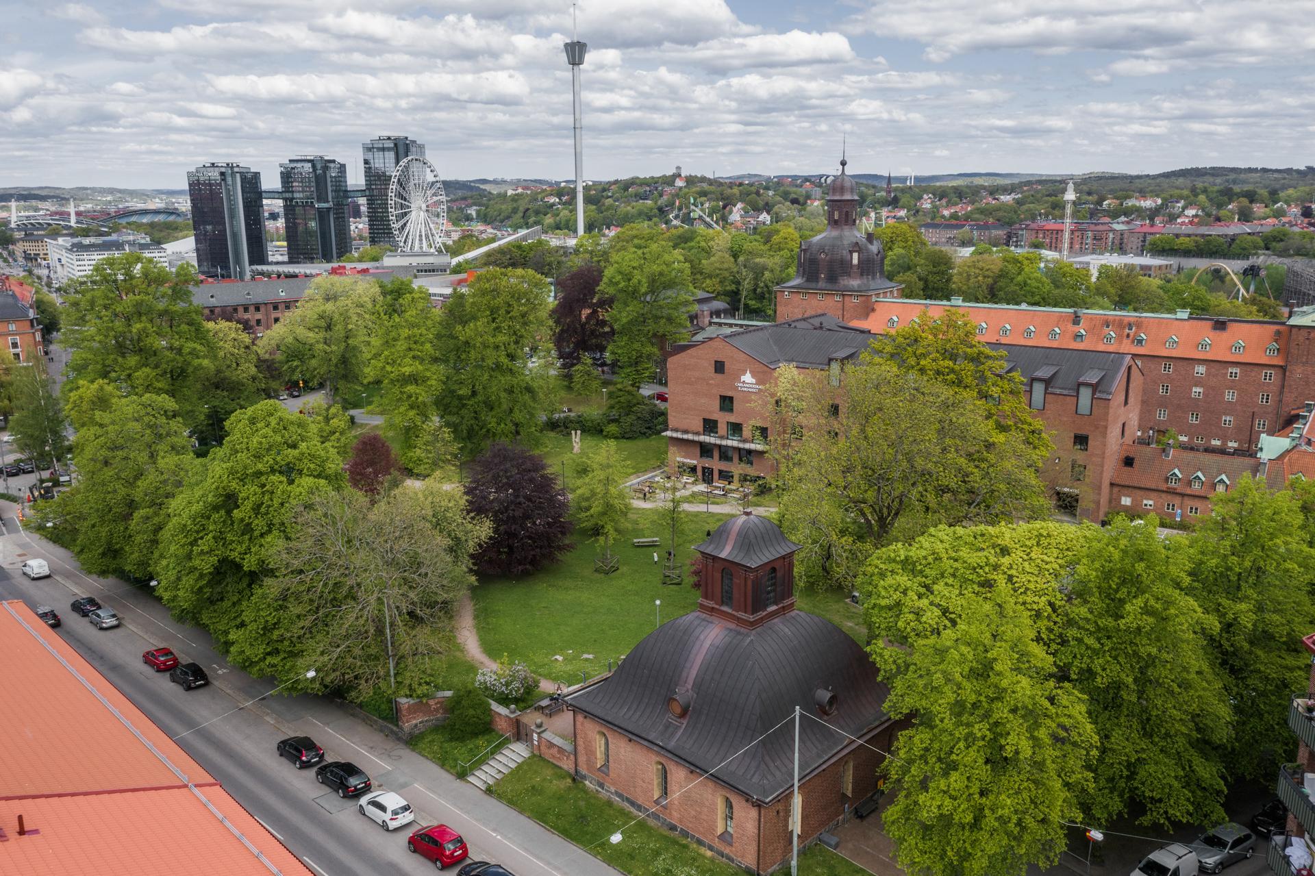 Grönskande omgivningar med centralt läge