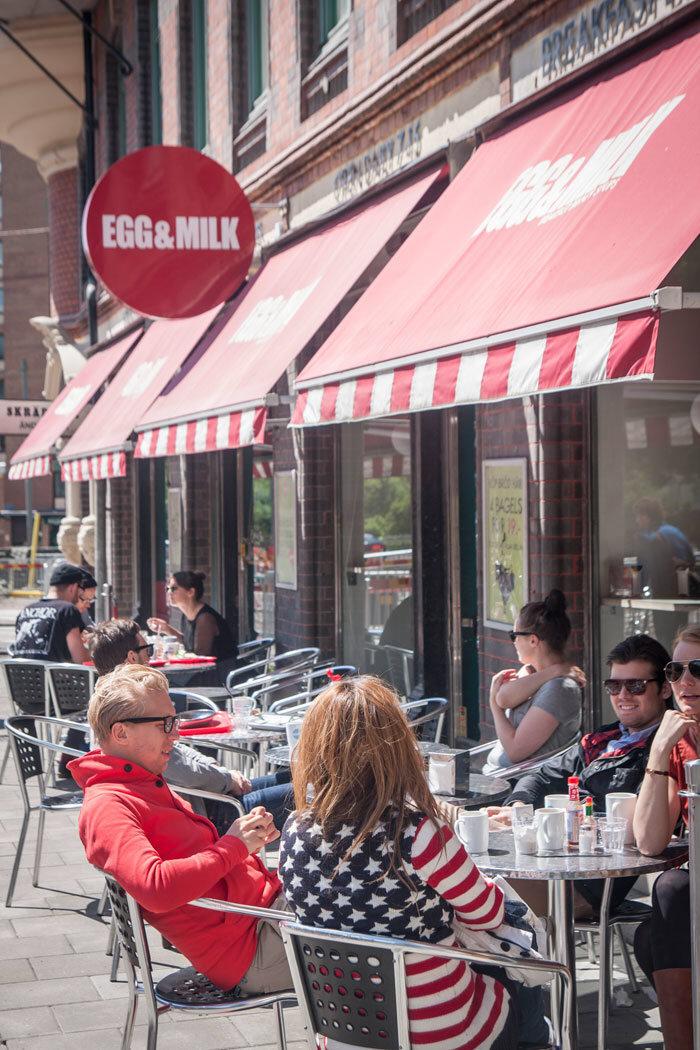 Njut av en brunch på amerikanska Egg & Milk