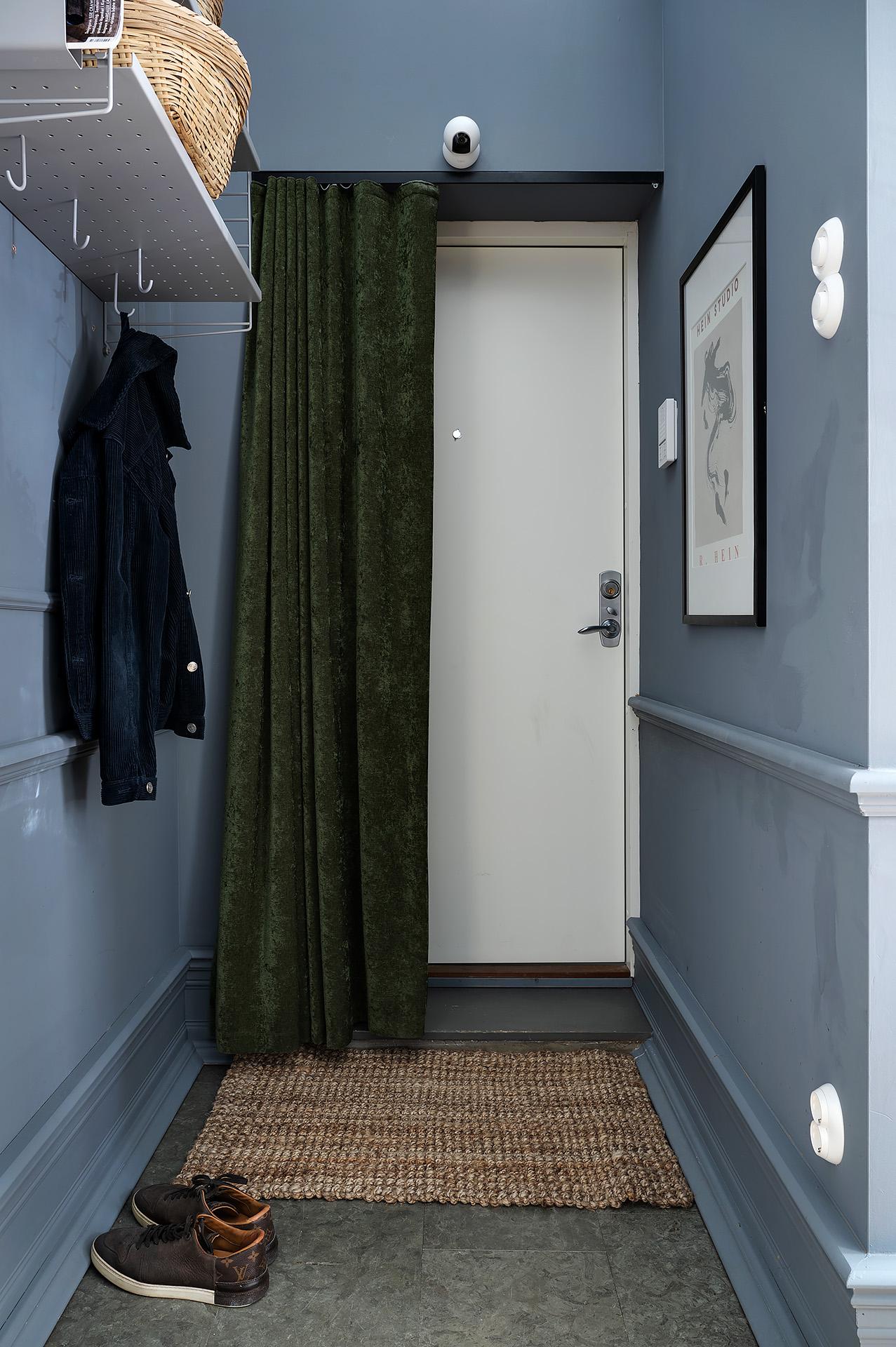 Innanför hallen ligger också kalksten