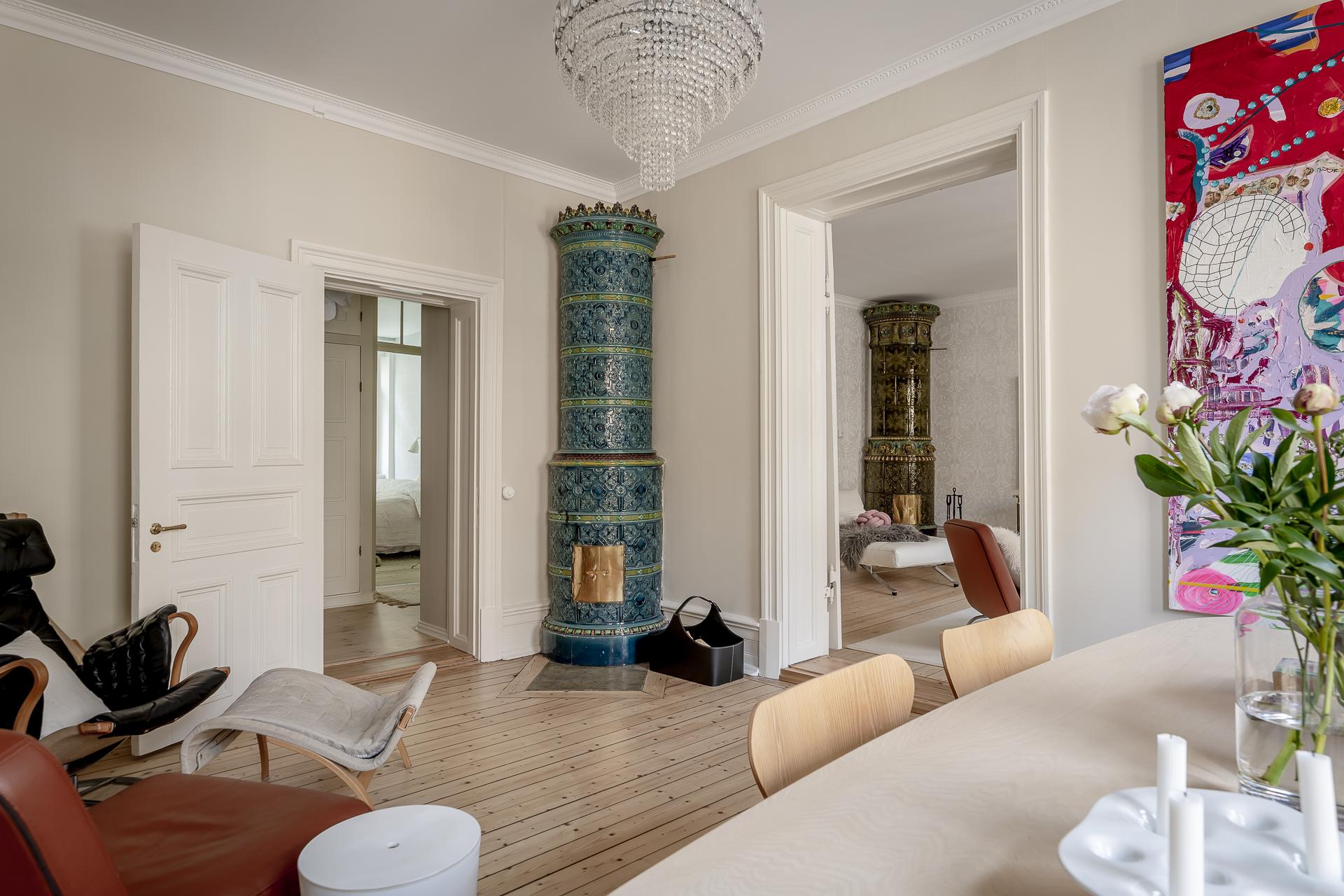 Dubbla kakelugnar som en dröm