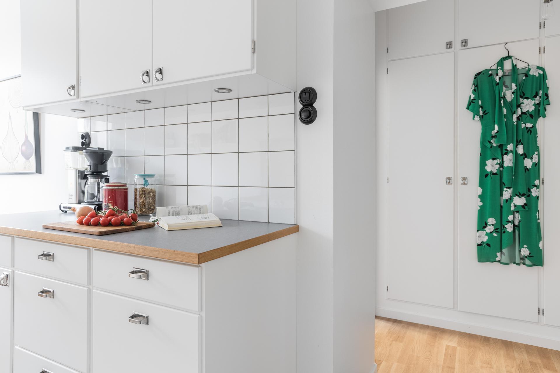Goda förvaringsmöjligheter genomsyrar detta hem