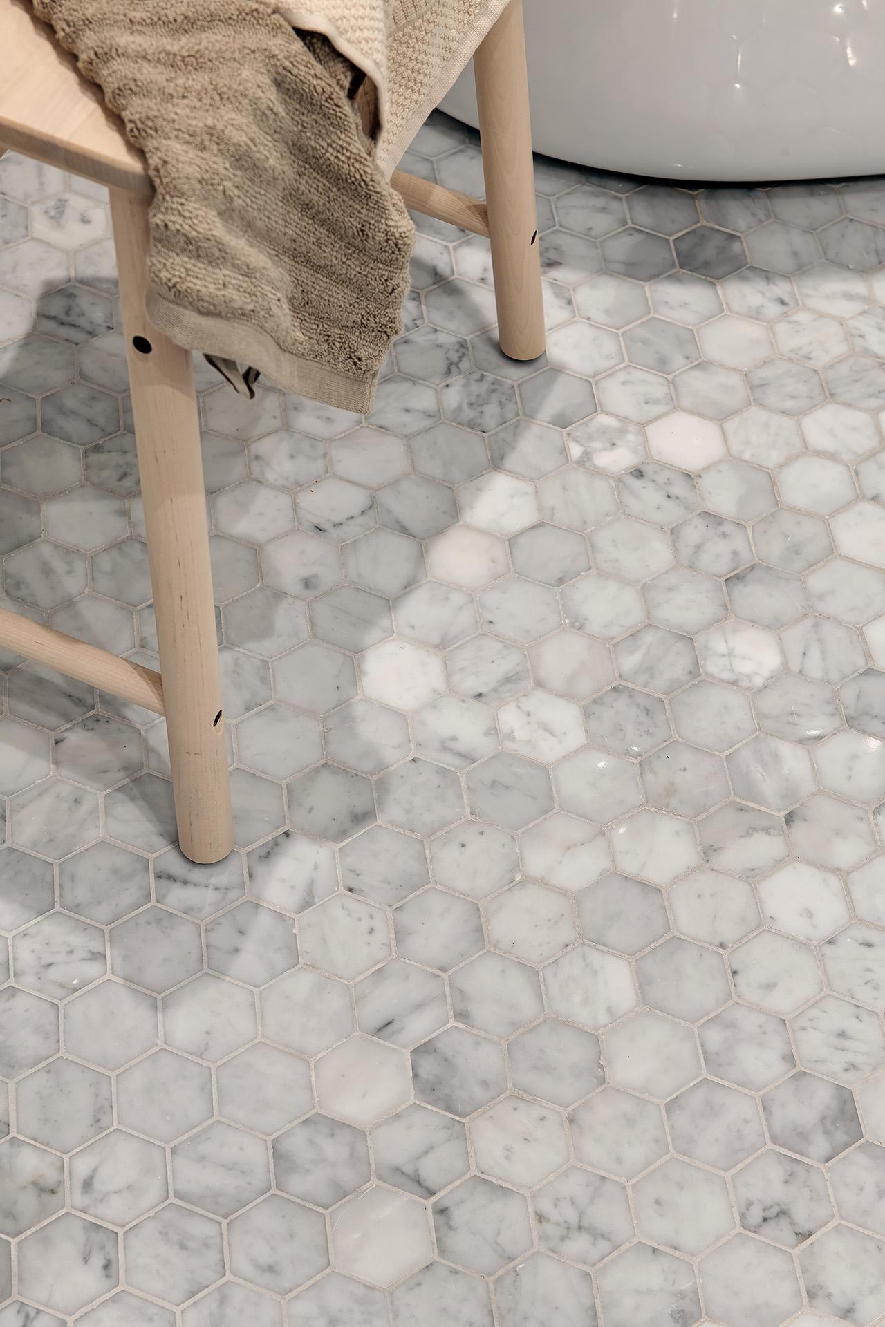 Elegant Carrera marmor. Komfortvärmegolv