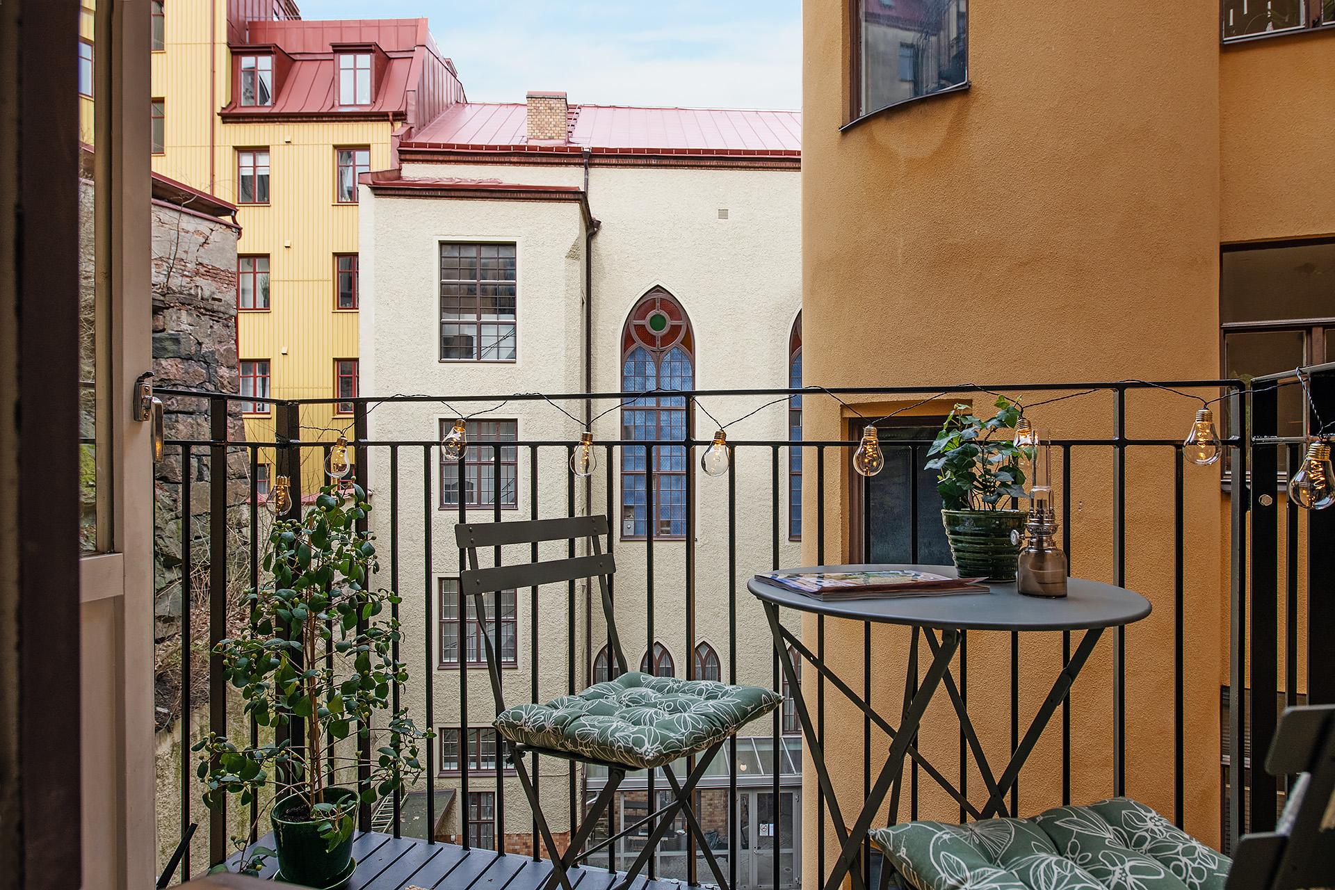 Balkong med utsikt mot Linnékyrkan